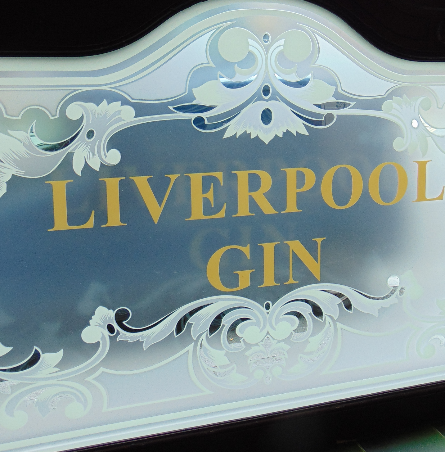 decorative pub and restraunt glass